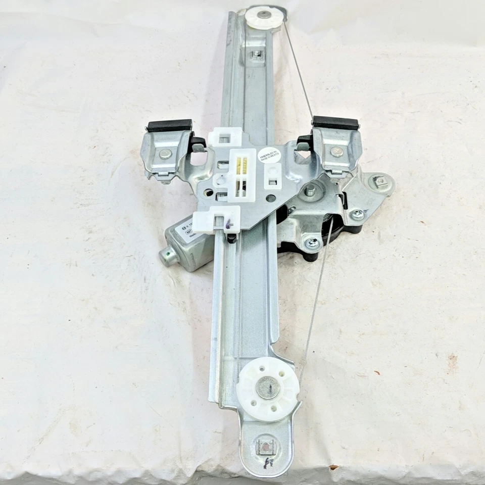 GM 22847912 подходит для заднего правостороннего регулятора стеклоподъемника Cadillac SRX 2010-2012 годов выпуска с двигателем - Изображение 3 из 4