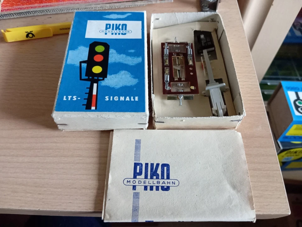 PIKO H0 - Lichtsignal rot/grün Spur H0 DDR-Produktion - Unbenutzt - Bild 2 von 3