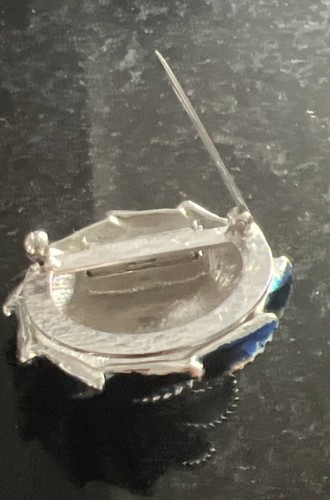 Vintage AVON Silvertone smalto blu 'Moonwind' spilla rotonda vorticosa centro cabochon - Foto 4 di 5