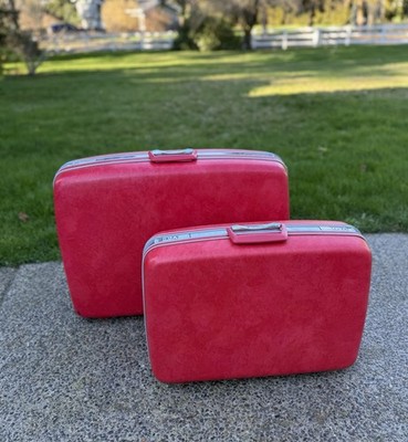 Vintage 1960 s Red Textured Samsonite SilhouetteLuggage, Set of 2 with Keys