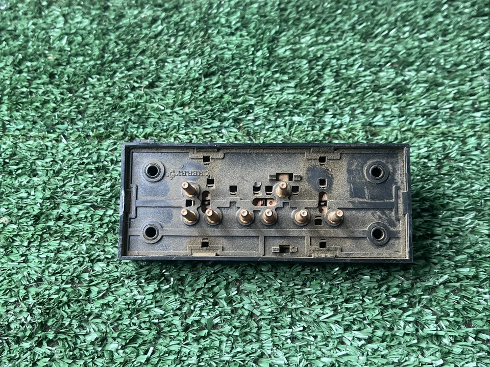 85-93 CADILLAC FLEETWOOD DEVILLE FWD CONTROLE DE INTERRUPTOR DE ASSENTO DE MOTORISTA ESQUERDO 20441523 - Imagem 3 de 3