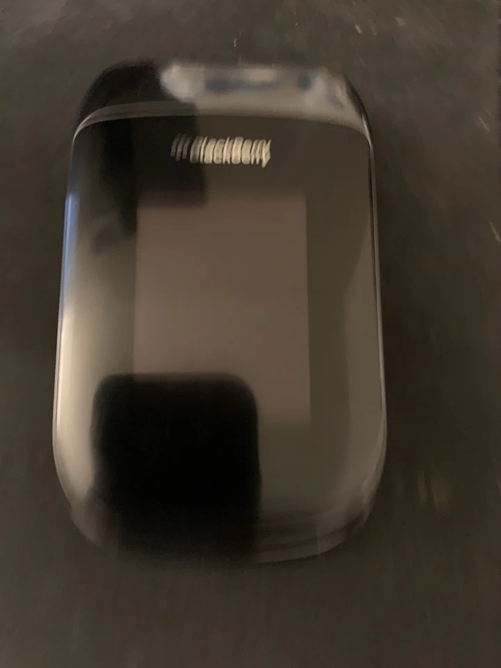 BlackBerry Style 9670 Flip Phone (Sprint) - Black & Grey- Tested/Works Great! - Image 4 of 4