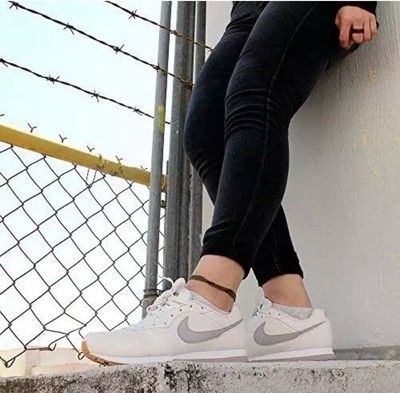 Nike MD Runner 2 SE Womens 9 White/Grey Athletic Shoe Running AQ9121 004