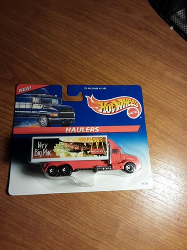 1996 Mattel Hot Wheels Haulers McDonald's Very Big Mac Semi Truck - Picture 2 of 4