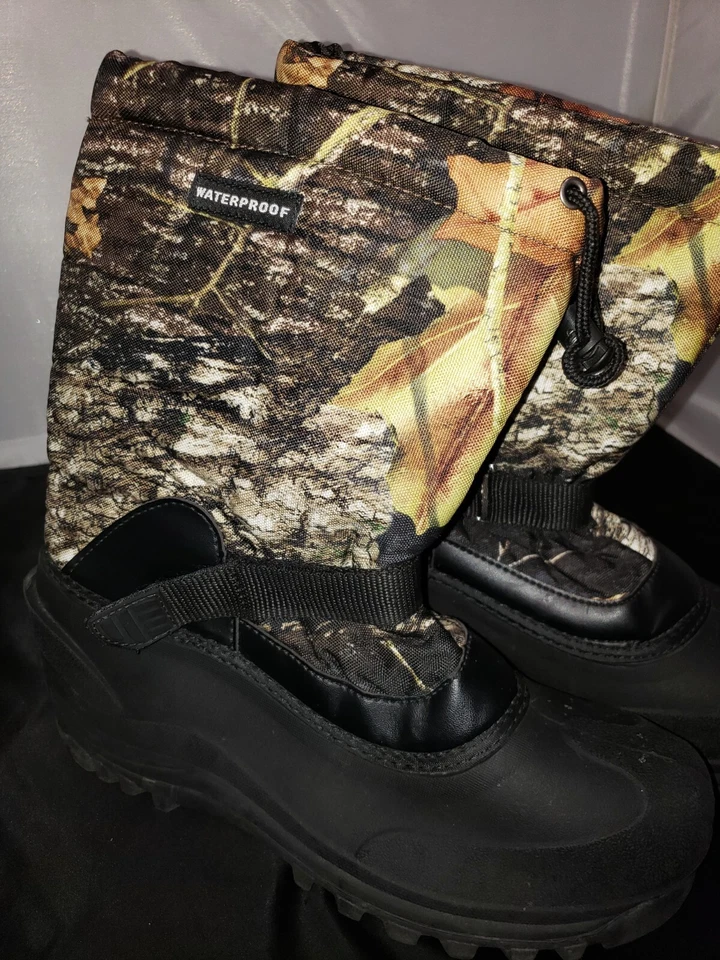 Womens Waterproof Camo Boots 8 1/2 - Image 2 of 4