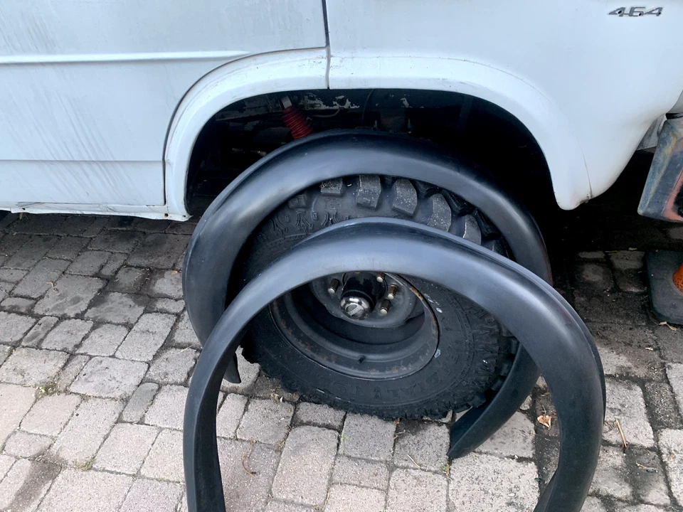 Extensores de guardabarros de goma acampanada flexible cobertura completa Pacer Performance 52-205 Foto 2 de 4