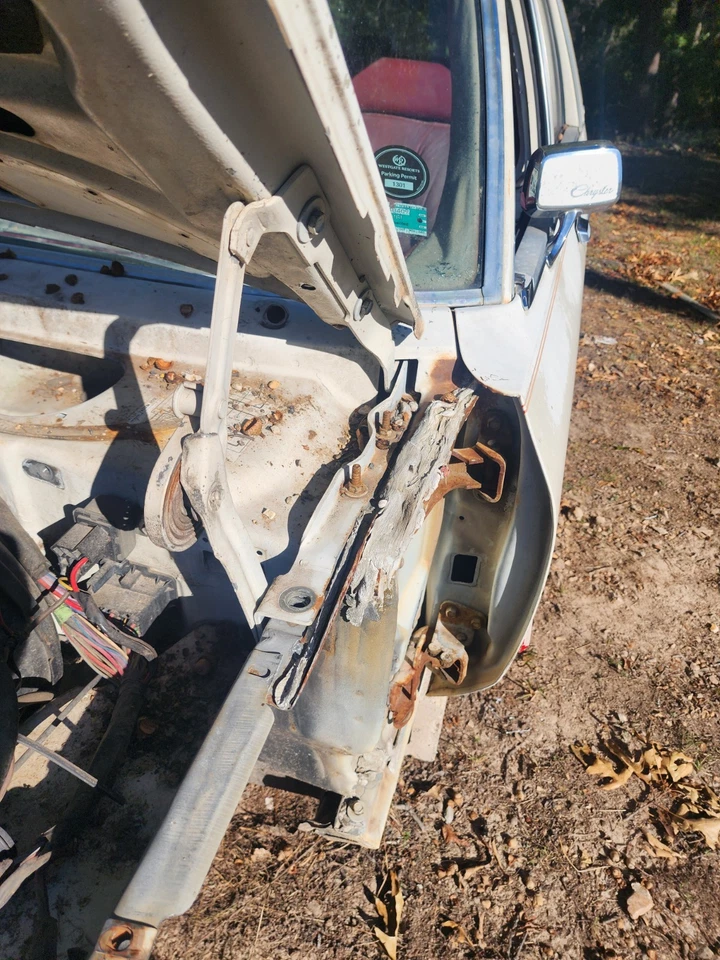 Bisagra del capó lateral izquierdo para Chrysler 5th Avenue Foto 2 de 3