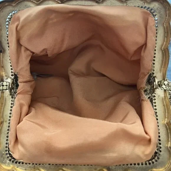 Bolso pequeño de noche de hombro con cierre de cristal de malla dorada Whiting & Davis de colección Foto 3 de 4