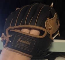 Franklin Youth 8 1/2" Glove/Mitt Right Hand Thrower Ready Baseball/Softball