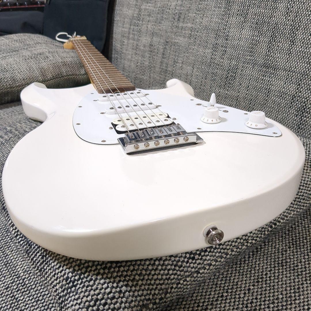 ■OLP MM4 ERNIE BALL Musicman Silhouette Used OLP MM4 Music Man Silhouette - Candy Apple Red