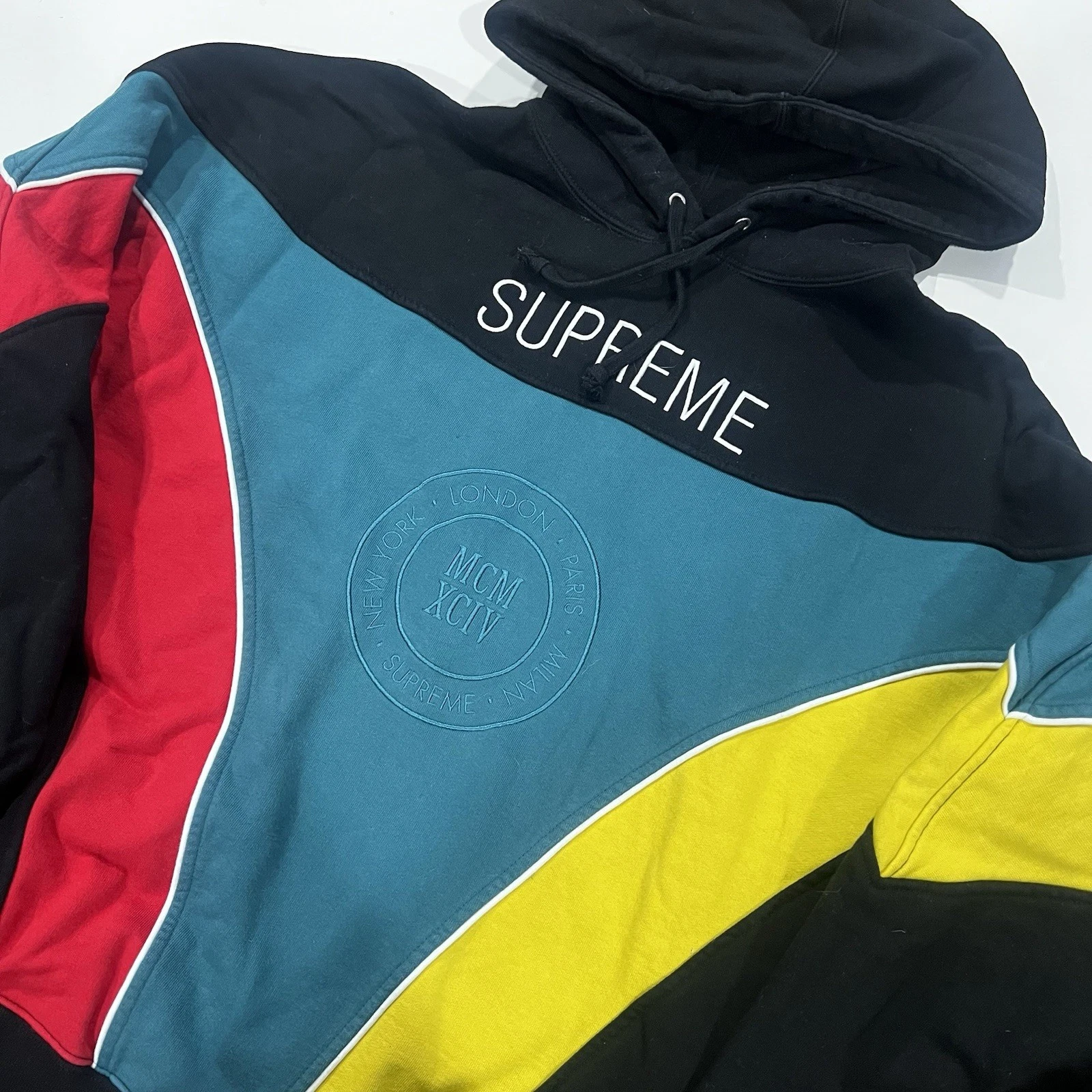 Sweat à capuche Supreme Milan