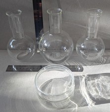 3 Stehkolben Schott  Jenaer Glas, 1 Reagenzglas mit Deckel