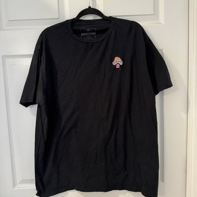 Red Eight T-shirt Mens Sz XL Black Embroidered Mushroom Logo