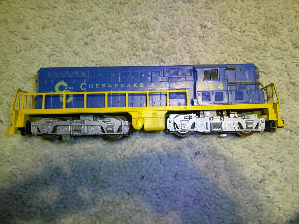 S GUAGE AMERICAN FLYER #21234 C&O GP-7 DIESEL - Image 3 of 4