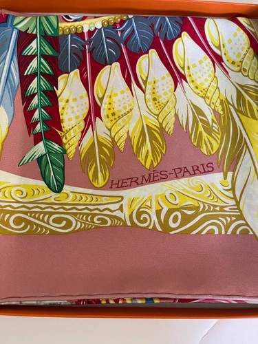 Hermes Danse Pacifique Silk 90cm New Feathers and Shells Dusty Rose NIB - Picture 8 of 8