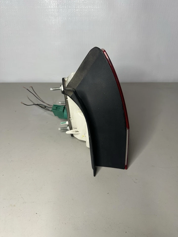 10-11 MERCURY MILAN PASAJERO IZQUIERDO LUZ TRASERA EXTERIOR LUZ TRASERA 2010 2011 OEM Foto 2 de 4