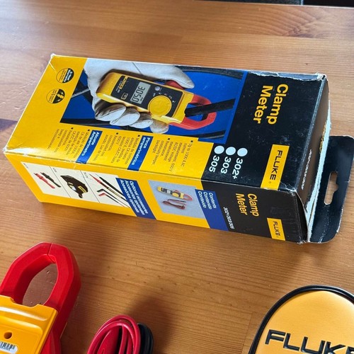 FLUKE 302 Clamp Meter AC400A Digital Multimeter Tester japan - Picture 5 of 5