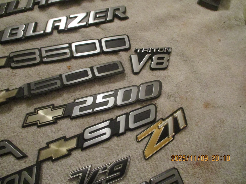 USED FORD TRUCKS,  CHEVROLET TRUCKS EMBLEM LOT - Image 4 of 4