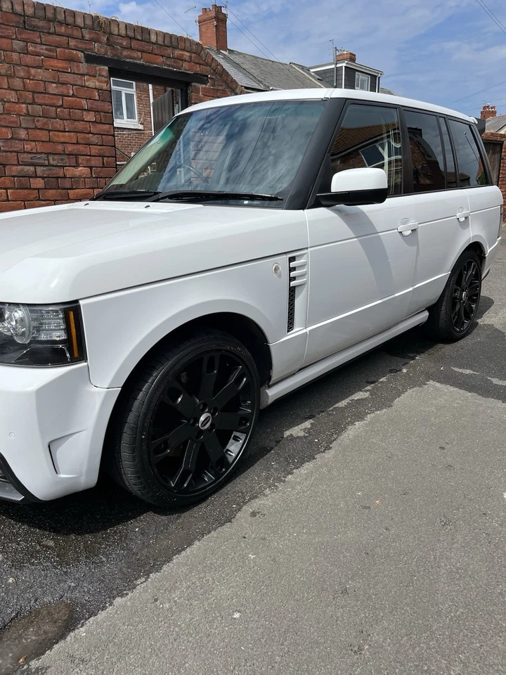 Land Rover Range Rover Overfinch TDV8 4.4 - Image 3 of 4