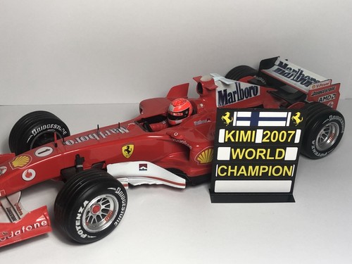 Pitboard 1:43/1:18 (Pizarra F1) / Kimi Raikkonen (Ferrari) 2007 World Champion - Imagen 13 de 13
