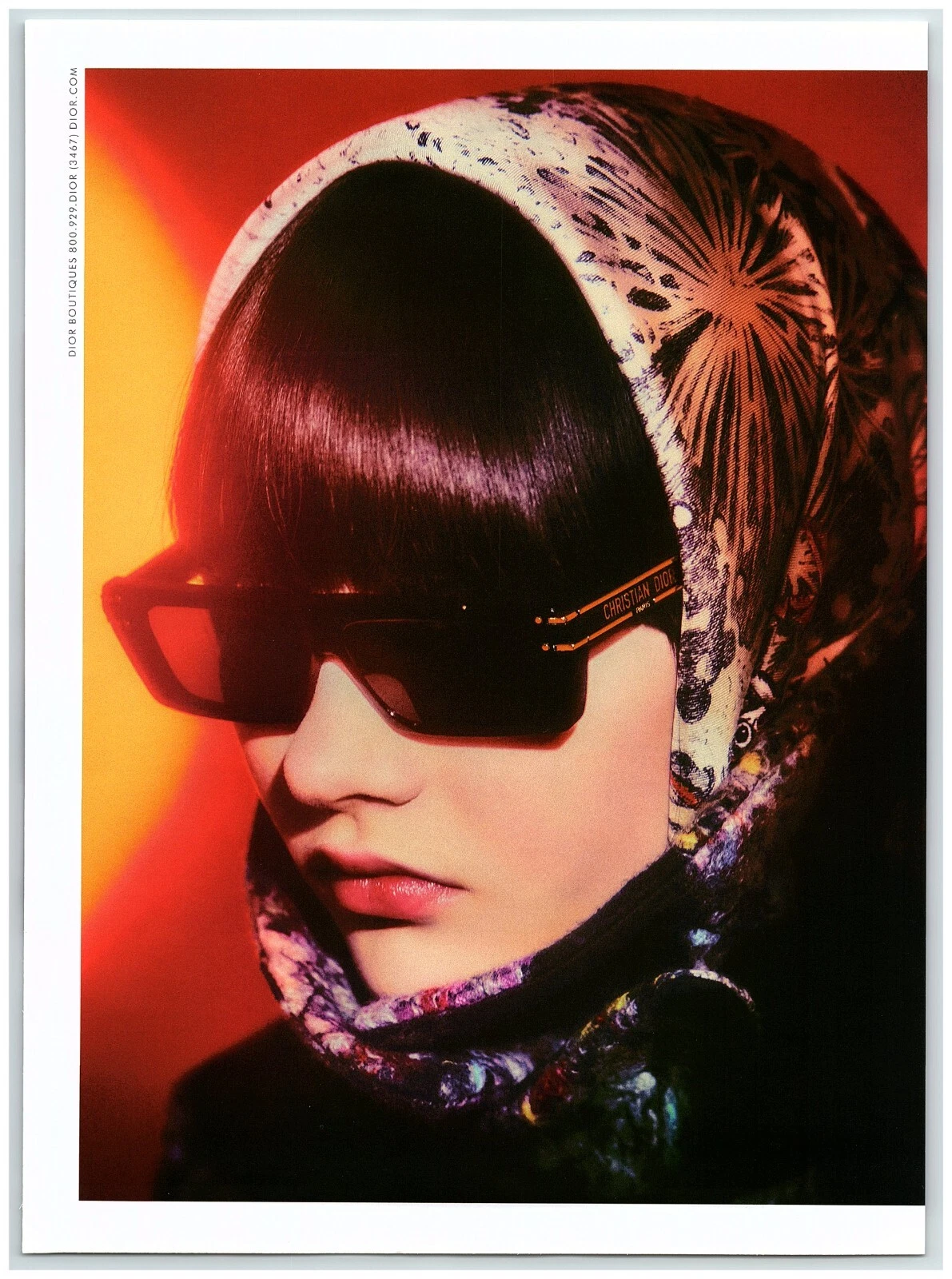 Publicité imprimée Christian Dior 2021, boutiques Paris lunettes de soleil style foulard luxe
