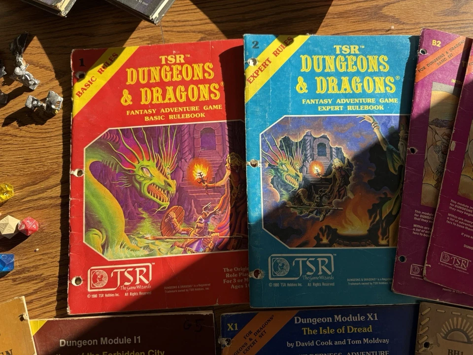 Vintage Dungeons & Dragons Rulebooks &Adventure Games With Lot Of Lead Figurines - Image 3 of 4