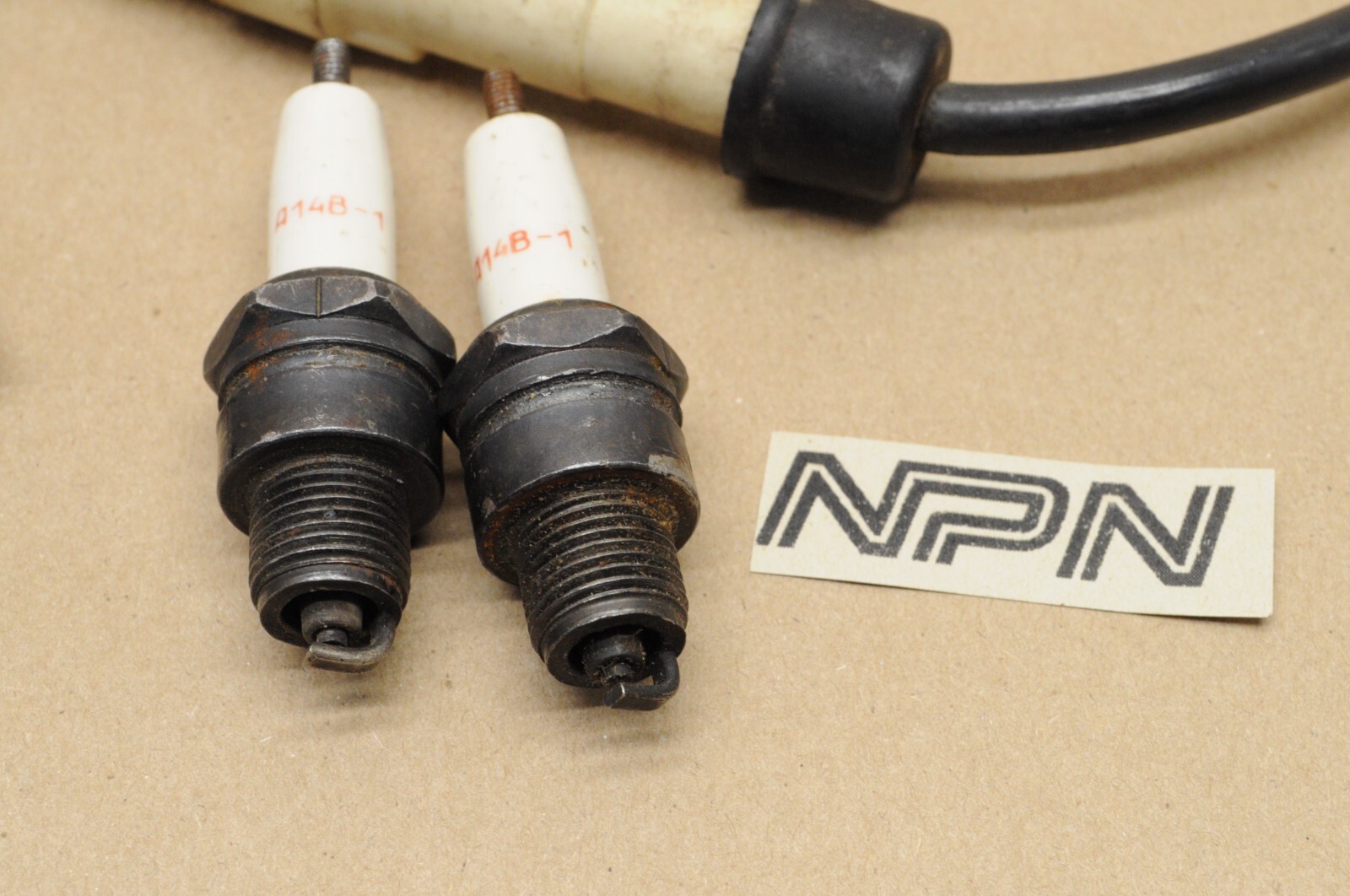 Vintage Triumph BSA Norton Spark Plug Wire Lead Cap Boot Cover And Plugs USED