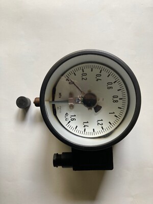 Manometer mit elektrischer Fernmeldung