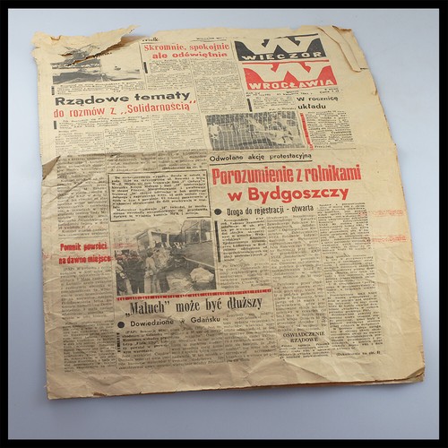 vintage old retro collectable Newspaper Wieczor Wroclawia no. 76 - Poland 1980s