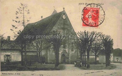 Jouy CHARTRES 28 Eure-et-Loir Kirche Dorfplatz Kirchenuhr Baeume Fassade Portal 