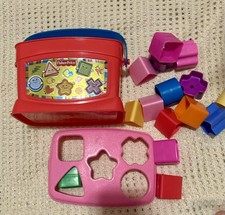 Fisher Price Mattel Shape Sorter Bucket Toy Box 2006 VTG