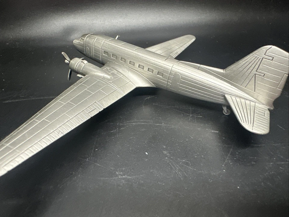 Avión de peltre Danbury Mint Douglas DC-3 C-47 escala 1:157 Foto 3 de 4