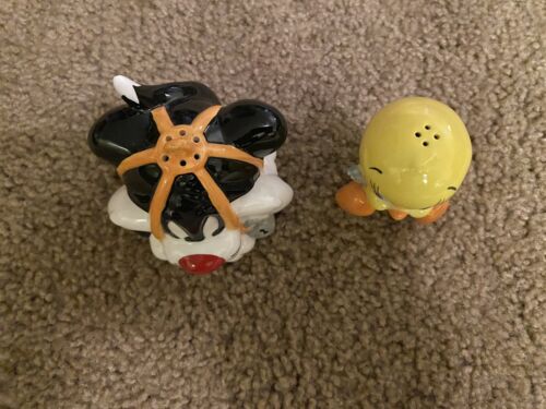 Sylvester & Tweety Salt & Pepper Shakers - Picture 2 of 8