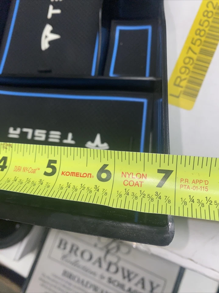 Bandeja de coche TESSLA con insertos de goma TESLA 11 5/8" X 6" X y 3/4 Foto 3 de 4