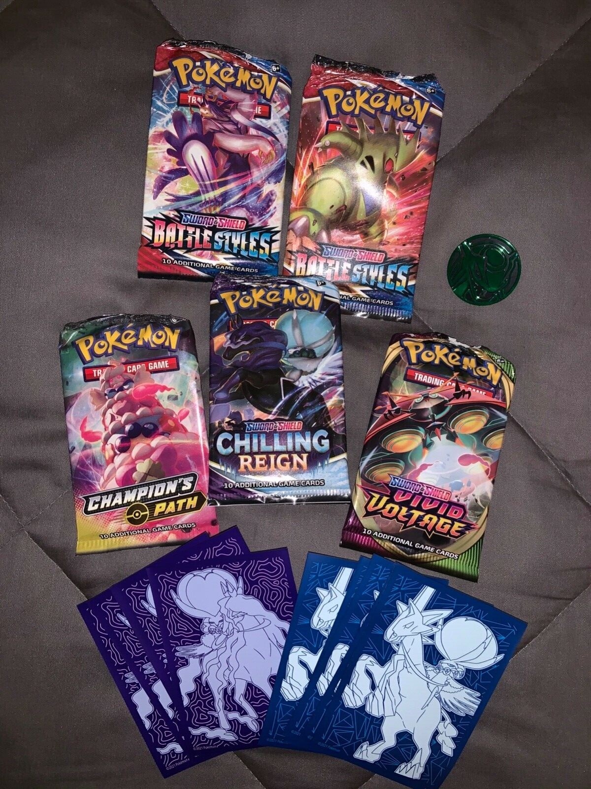 Resealed Pokémon booster packs with random cards & guaranteed 5 rare