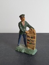 Elastolin Lineol Zeitungsverkäufer Junge Eisenbahn Figur II. WK Masse 7 cm