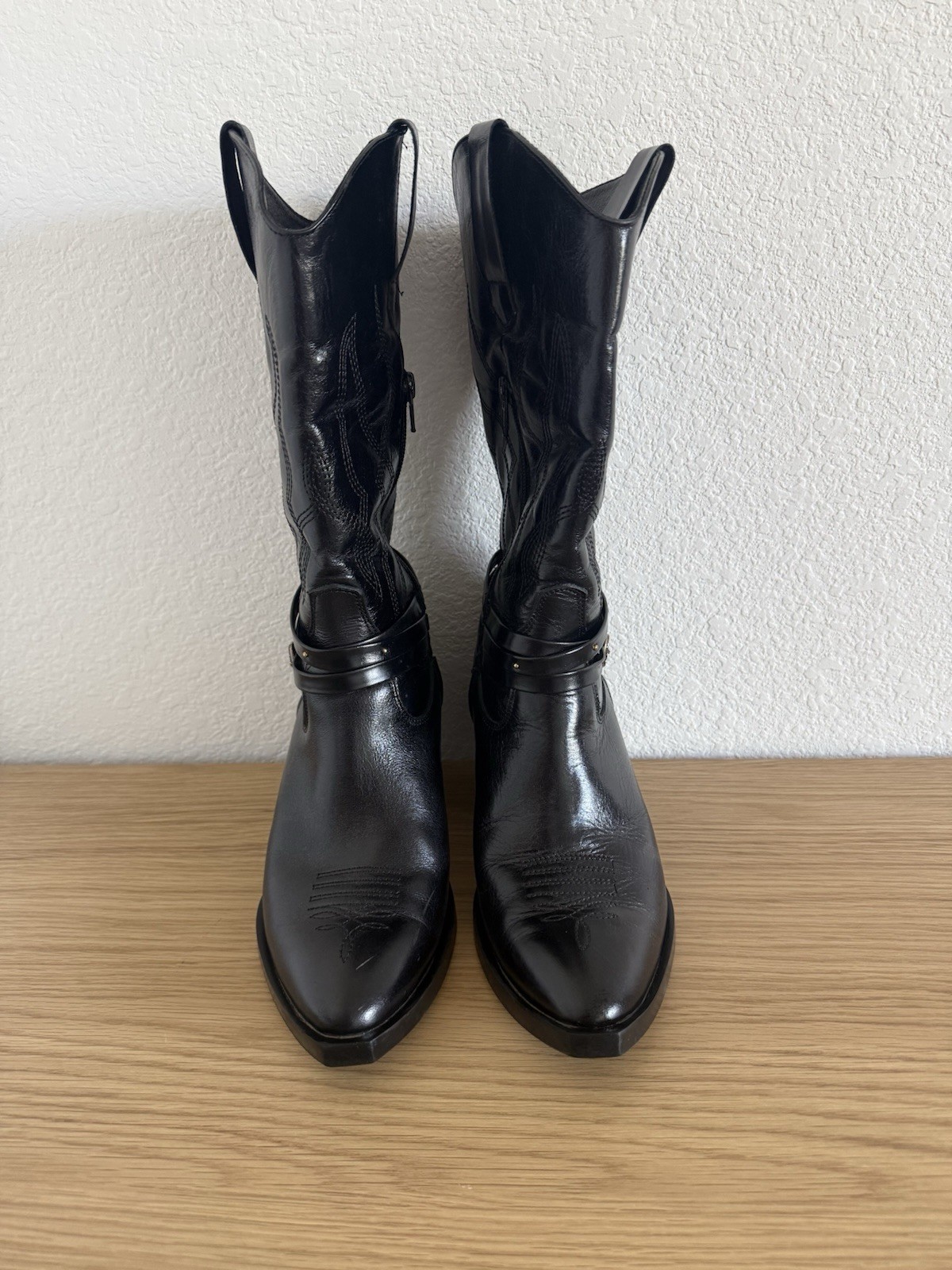 Women’s Black Cowboy Boots Size 9 Cowhide upper, synthetic lining.