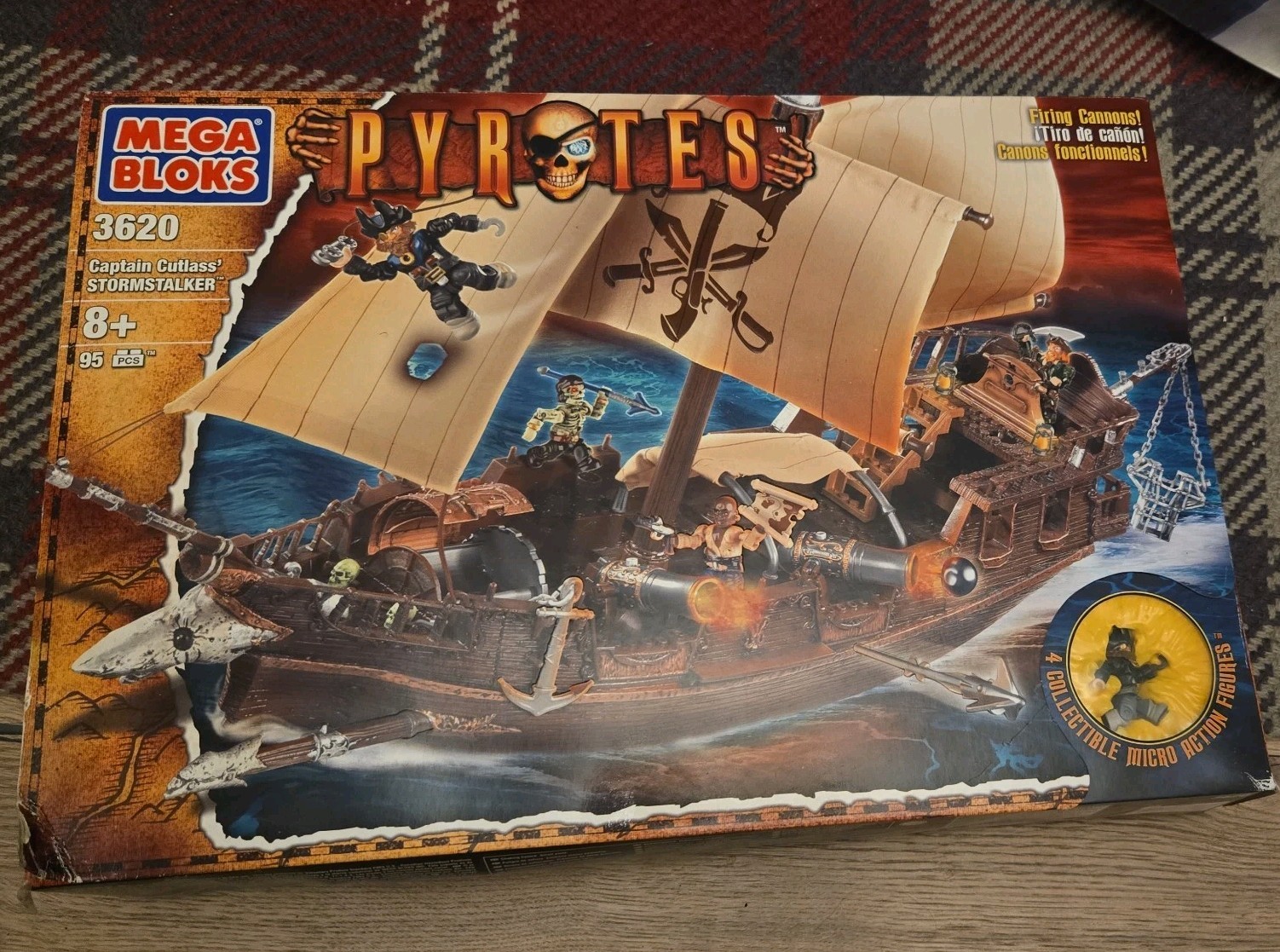 Mega Bloks Captain Cutlass' Storm Stalker 3620 new