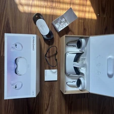 Oculus Quest 2 128GB White All-in-One VR Headset W/ both controllers