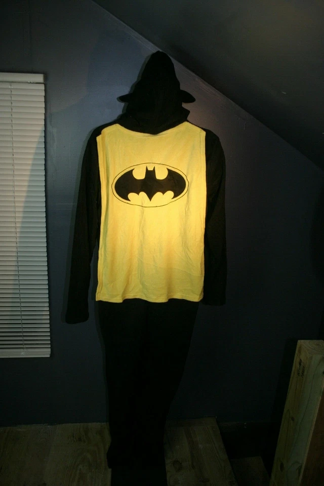 Traje BATMAN Union Para Hombres Mediano M Una Pieza Batman Pijama Disfraz Capa PJ ¡NUEVO CON ETIQUETAS!! Foto 2 de 4