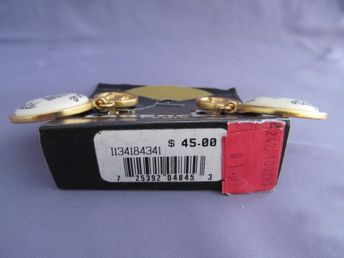 RARO NUEVO VINTAGE TONO DORADO LOGOTIPO KARL LAGERFELD COLGANTE BOTÓN CLIP PENDIENTES - Imagen 4 de 10