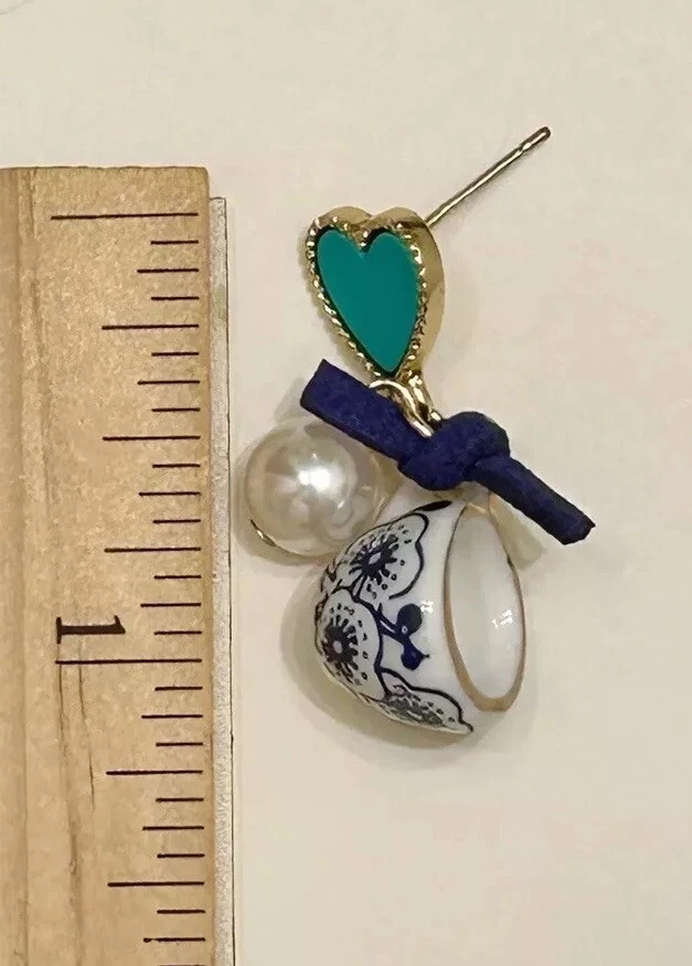 Betsey Johnson Alice In Wonderland Asymmetric Dangle Heart Stud Earrings NWT - Image 2 of 4