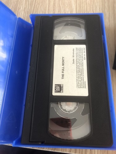 LOT 3 VHS GREMLINS RHE FULL MONTY PETER ET ELLIOTT LE DRAGON FRANÇAIS RARE - Picture 4 of 5