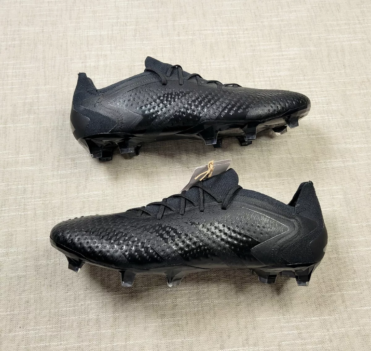 Size 1 sales soccer boots