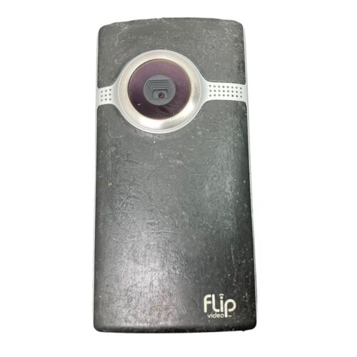 Videocamera Cisco Flip Video Ultra HD 3 modello U32120 nera 8 GB graffiata - Foto 1 di 2