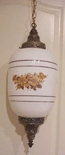 VINTAGE MID CENTURY 1974 MILK GLASS EARTHTONES FLORAL DESIGN CHAIN SWAG LAMP 