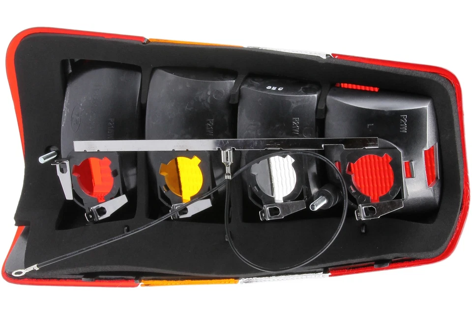 Левый задний фонарь URO для Volvo 245 1981-1989 годов выпуска - Изображение 3 из 4