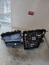 2005 CADILLAC CTS ENGINE FUSEBOX 25745686