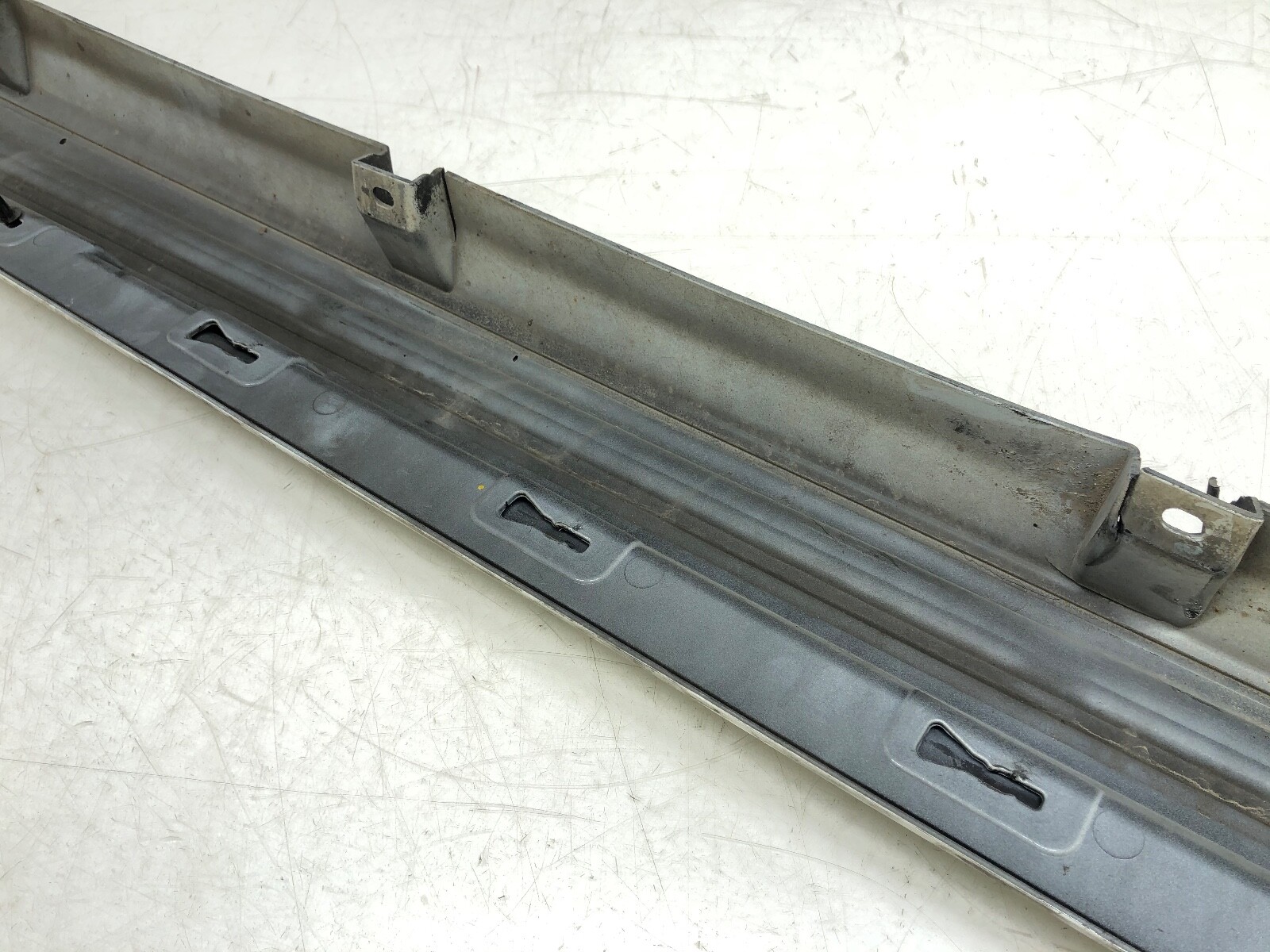 2014-2022 MASERATI GHIBLI RIGHT PASS SIDE SKIRT ROCKER PANEL OEM BIANCO WHITE.