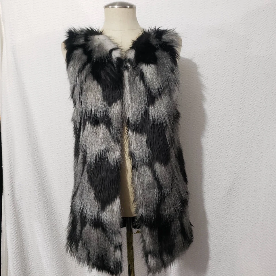 Bisou Bisou Mishele Bohbot Faux Fur &Knitted Black & Gray Vest M - Image 2 of 4
